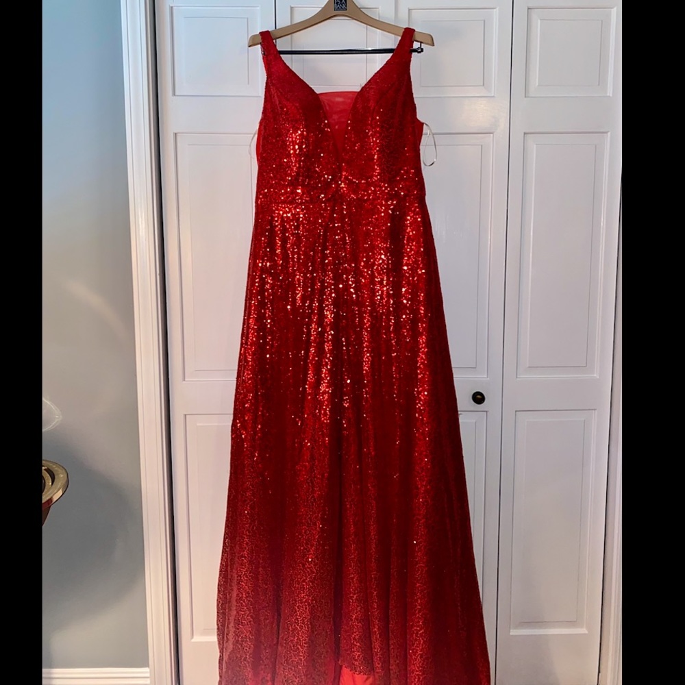 Ball Gown Luxurious Sparkle Dress V Neck
V Back Sleeveless Sweep / Brush Train